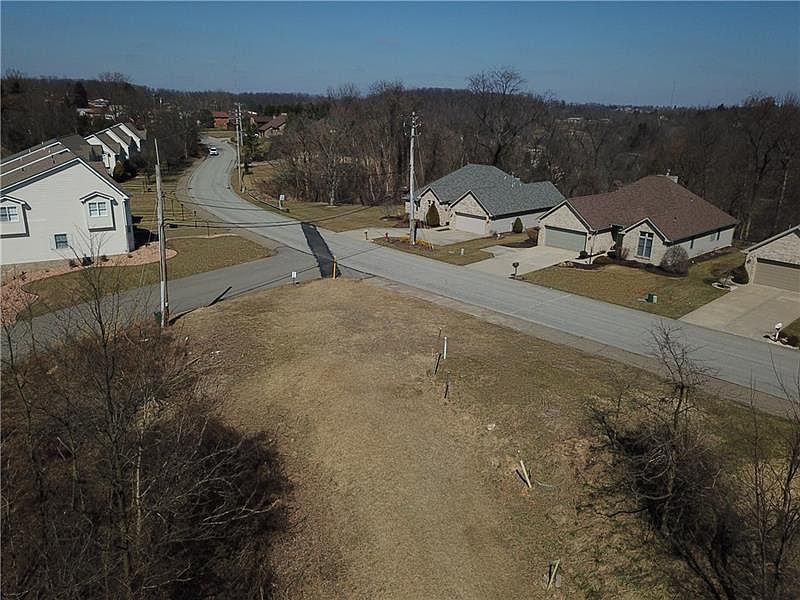 1st image of Longvue Dr