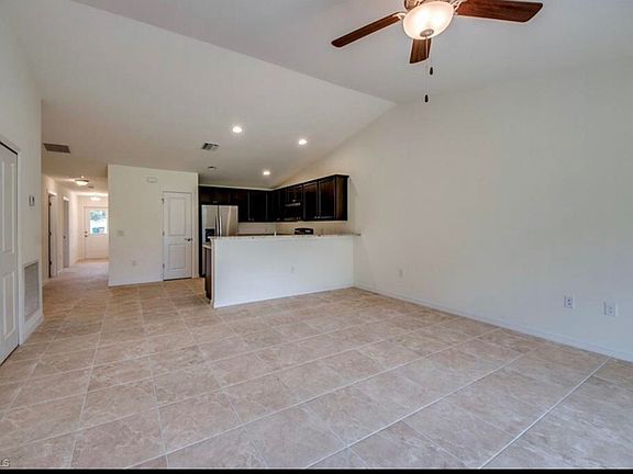 4th image of 147 SE 12th Ter