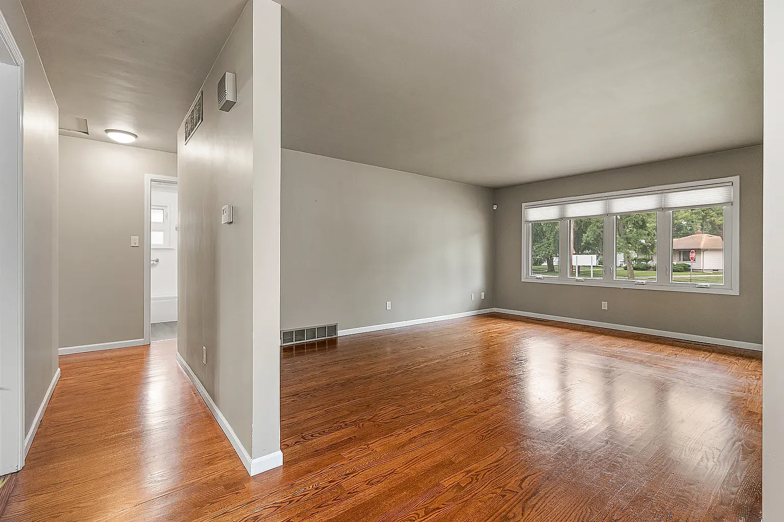 3 bed, 2068 sqft, $3,295 — Photo 4
