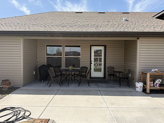 2nd image of 1448 Riverridge St