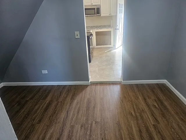 1 bed, 700 sqft, $2,300 — Photo 3