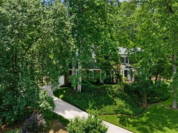 1689 Wellshire Ln, Dunwoody, GA 30338