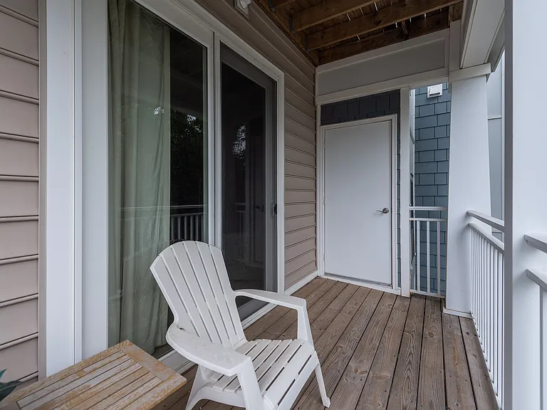 River House Apartments — Photo 12