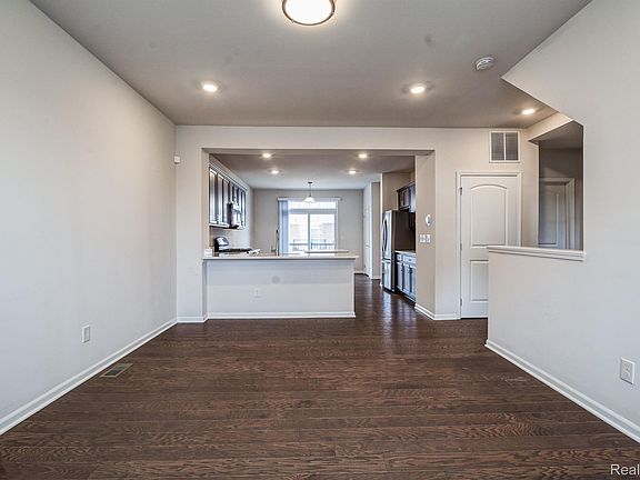 3rd image of 49791 Lantern Way