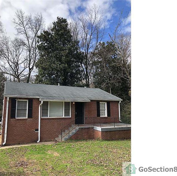 2nd image of 1889 Selwyn Dr