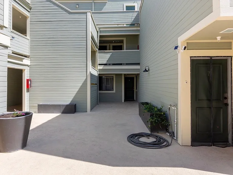 313 E Pine St #18 — Photo 22