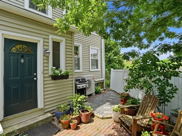 4 Short Street Pl, Charlestown, MA 02129