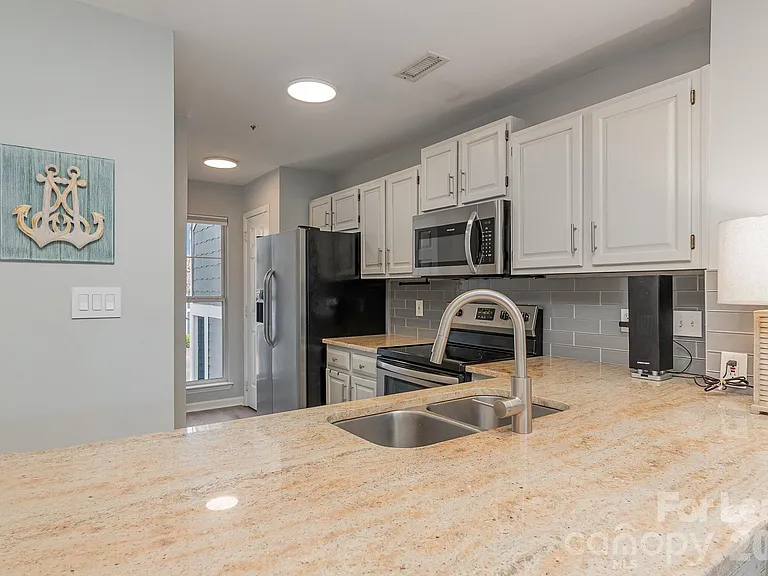 17544 Tuscany Ln — Photo 7
