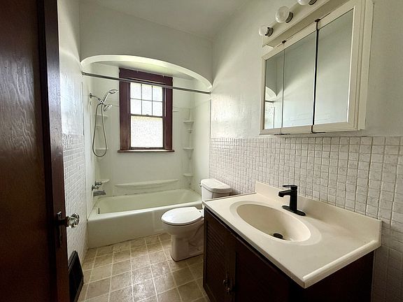 3rd image of 3203 Roland Ave #3203