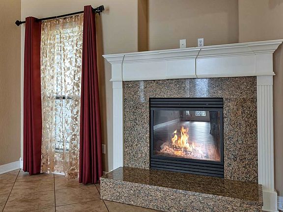 4th image of 809 Woodridge Cir