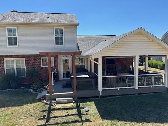 3rd image of 106 Carriage Park Dr