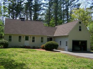 34 Cottage Rd, Kensington, NH 03833