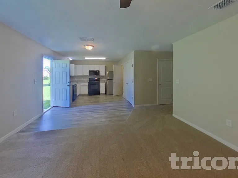73 Bruce Ln — Photo 2