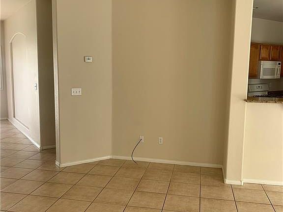 4th image of 258 Little Minah Ct
