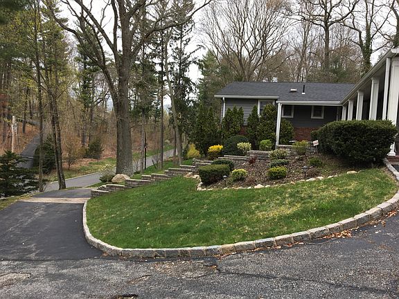 4th image of 309 Lawn Ln