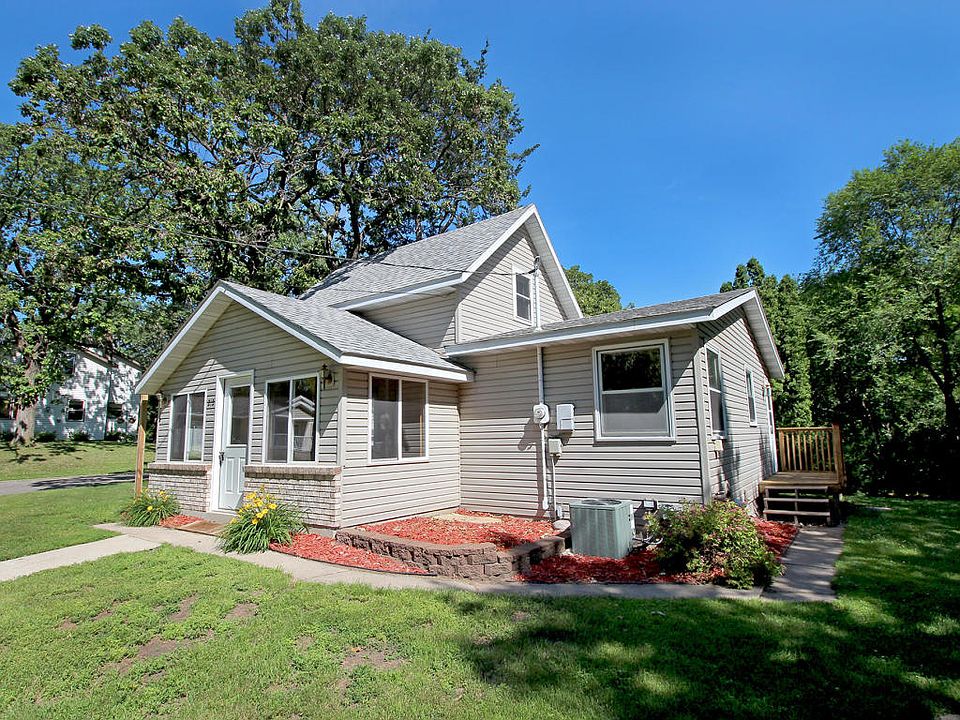 1st image of 212 Ash St NE