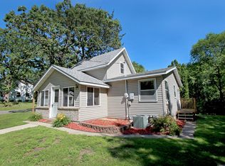 212 Ash St NE, New London, MN 56273