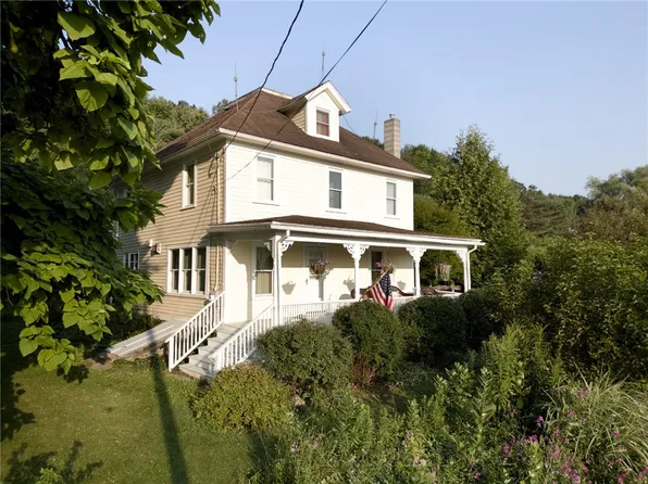 7368 Rhine St, Naples, NY 14512
