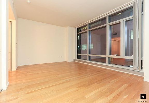 5th image of 18 W 48th St APT 3C