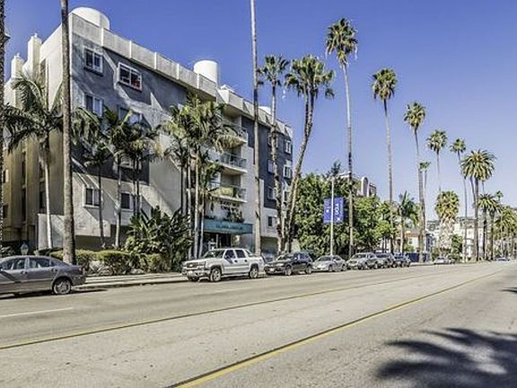 2nd image of 125 N Doheny Dr APT 106