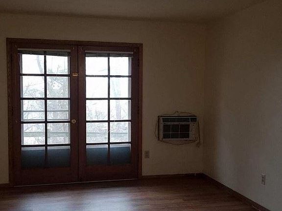 3rd image of 509 Mulberry Dr E #6