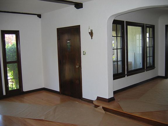 3rd image of 837 N La Jolla Ave
