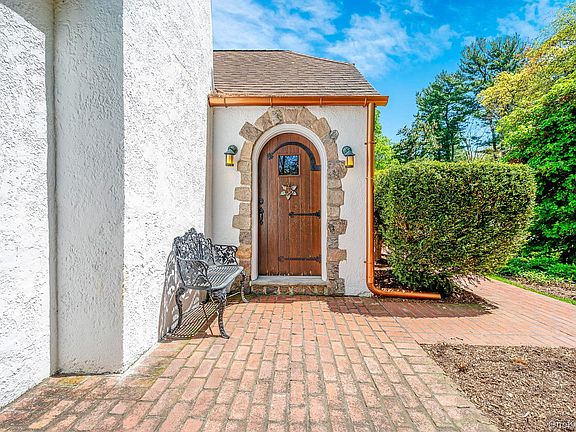 4th image of 15 Milmohr Court