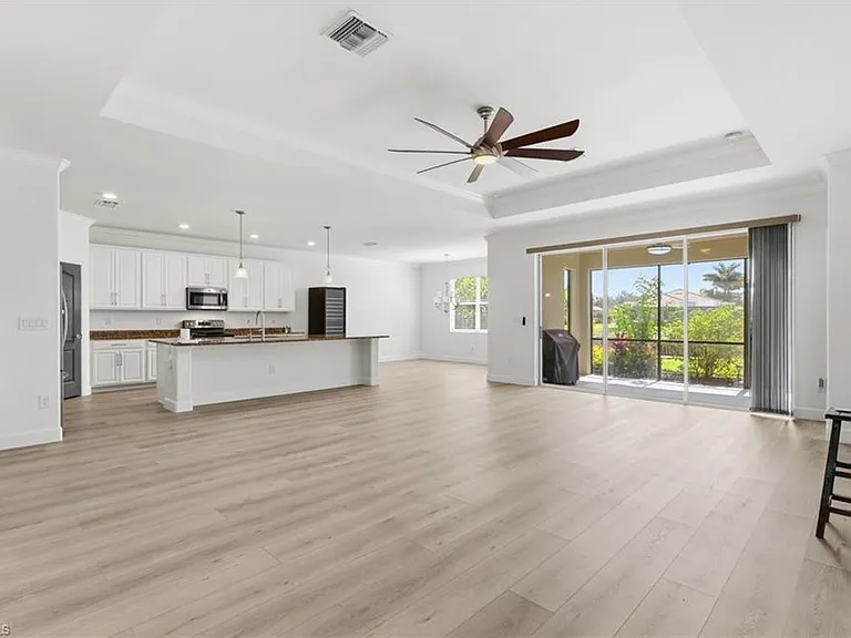 2290 Vermont Ln — Photo 10