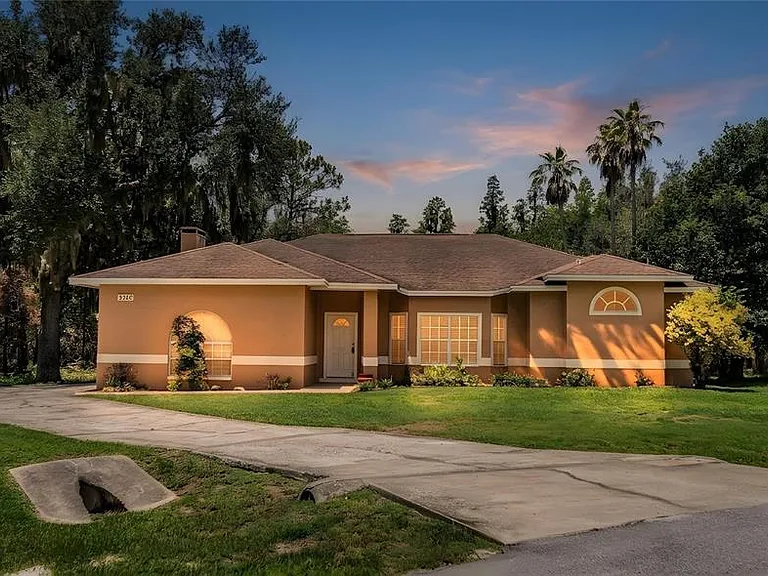2326 Deerbrook Dr — Photo 1