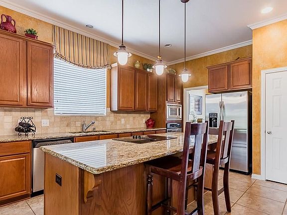 2nd image of 2807 Lincoln Dr