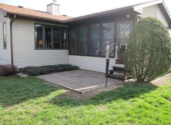 3rd image of 1404 Oak St