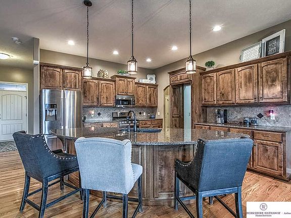 4th image of 2260 Broadwater Dr