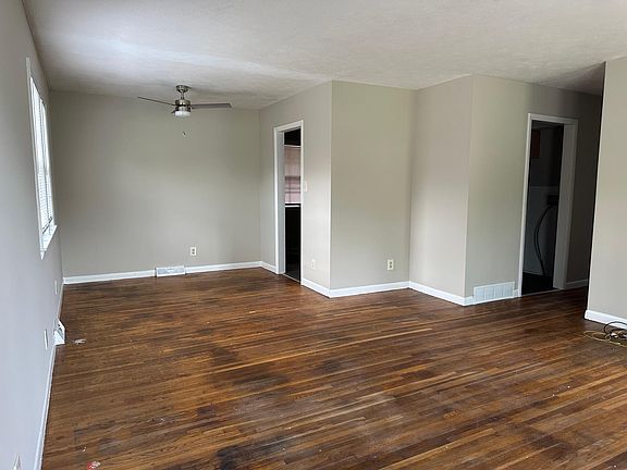 4th image of 3570 Greenlawn Dr