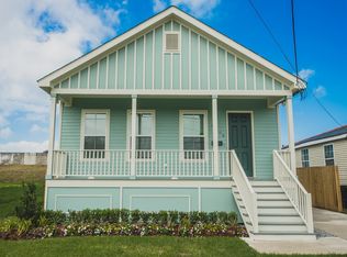 6068 Warrington Dr, New Orleans, LA 70122