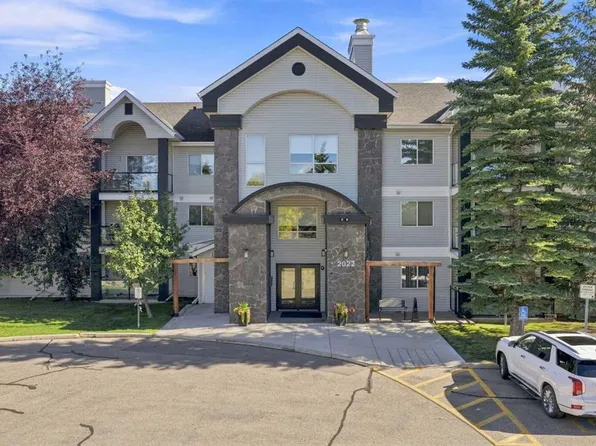 2022 W Canyon Meadows Dr SE #220, Calgary, AB T2J 7H1