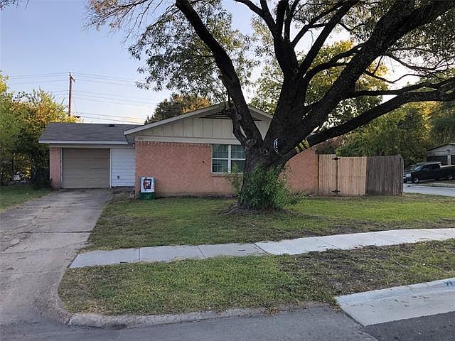 1st image of 301 E Cober St