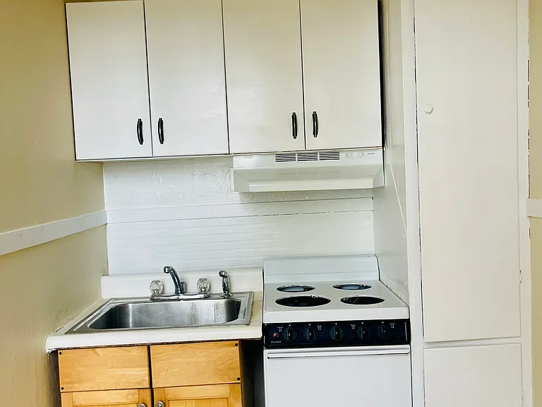 567 Saint Paul St #4 — Photo 16