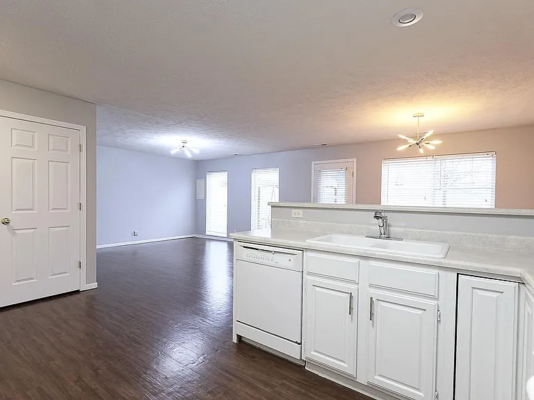 8805 Venice Ln — Photo 8