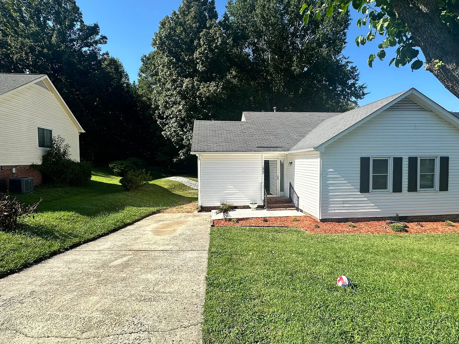 3 bed, 1400 sqft, $1,850 — Photo 1