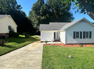 1802 Bristol Rd, Greensboro, NC 27406