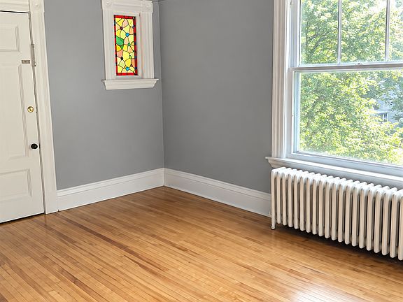 5th image of 295 Maple St APT 4