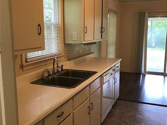 5th image of 2929 Green Grove Dr NE