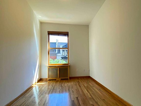 3rd image of 323 W 89th St APT 4A