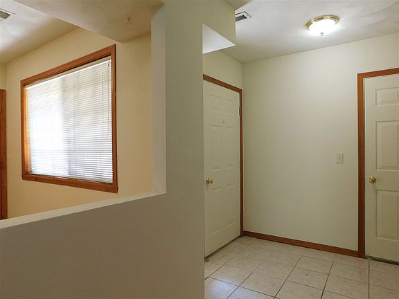 3rd image of 5094 Hermitage Trl