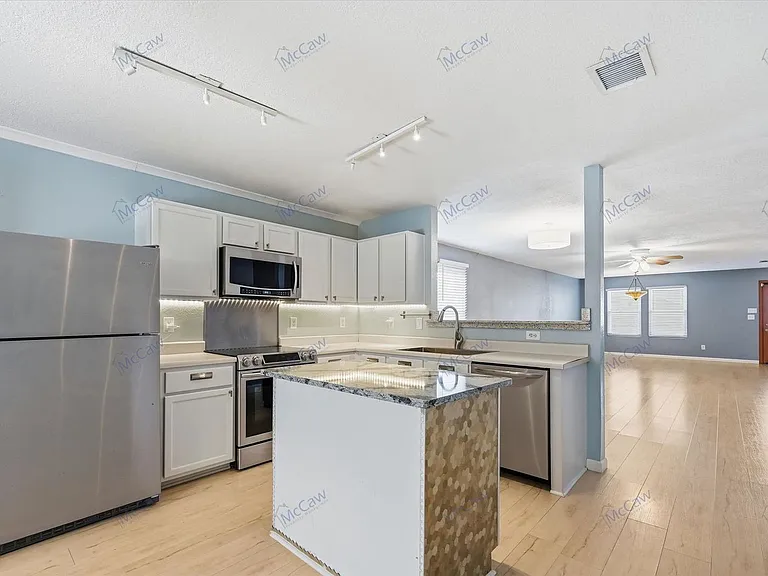 8401 Swan Park Dr — Photo 7
