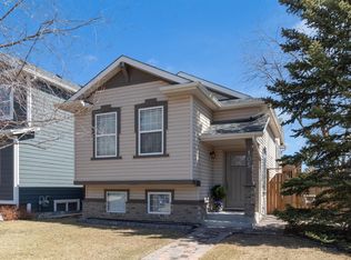 105 W Everstone Way SW, Calgary, AB T2Y4J6