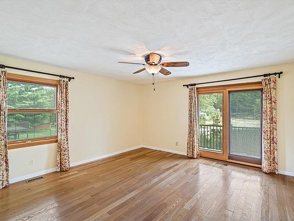 4th image of 876 S Crestwood Dr