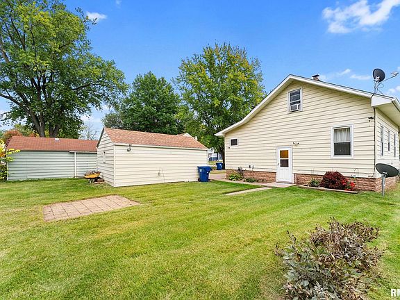 4th image of 3154 Diehn Ave