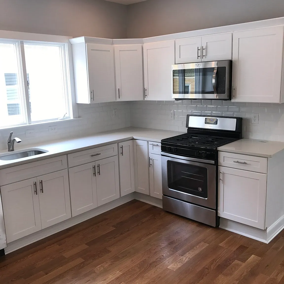 3 bed, 2.0 bath, 1900 sqft, $4,200 — Photo 2