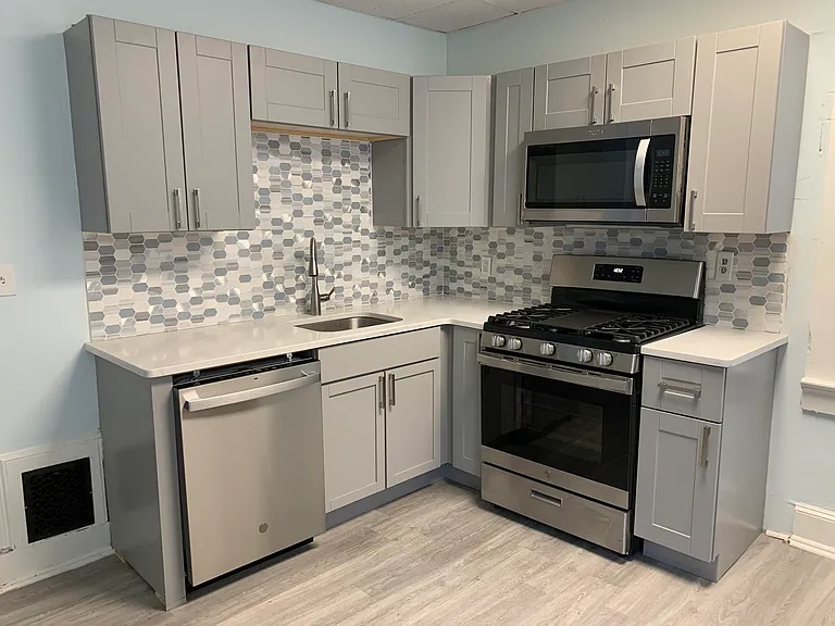 40 Riverside Dr #2R — Photo 3